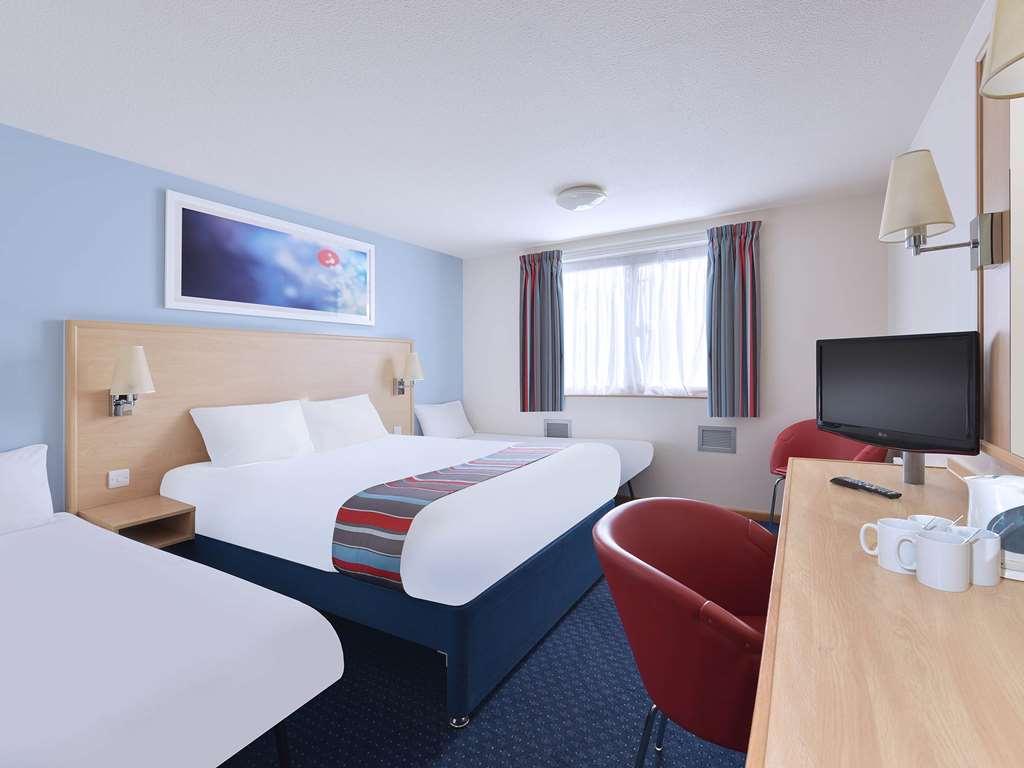 Travelodge Milton Keynes Old Stratford Стая снимка
